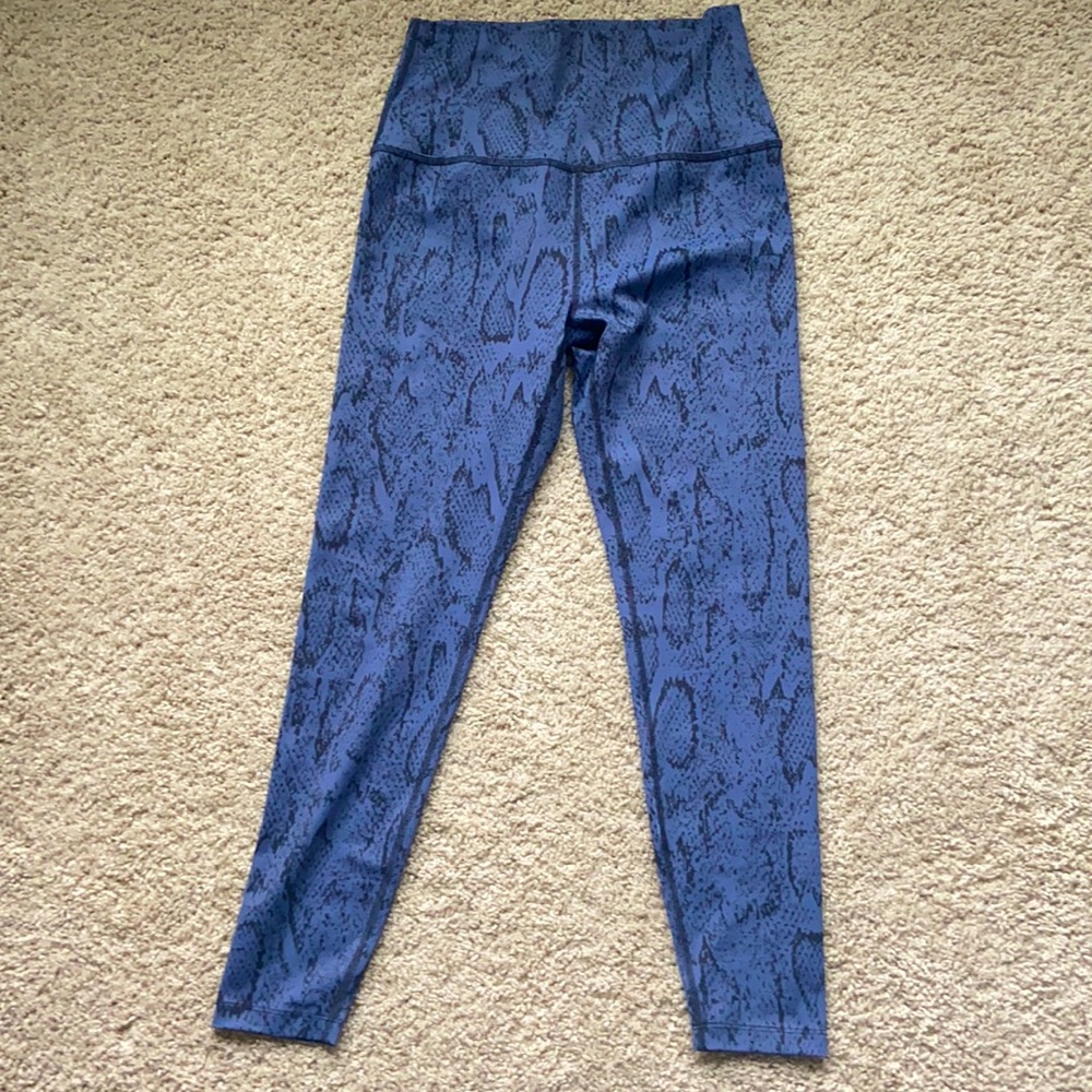 Like new! Beyond Yoga Snake Skin Leggings